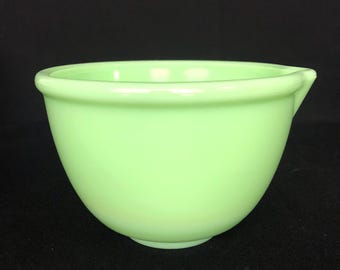 Vintage Jadeite Uranium Thick Glass Mixing Bowl With Spout