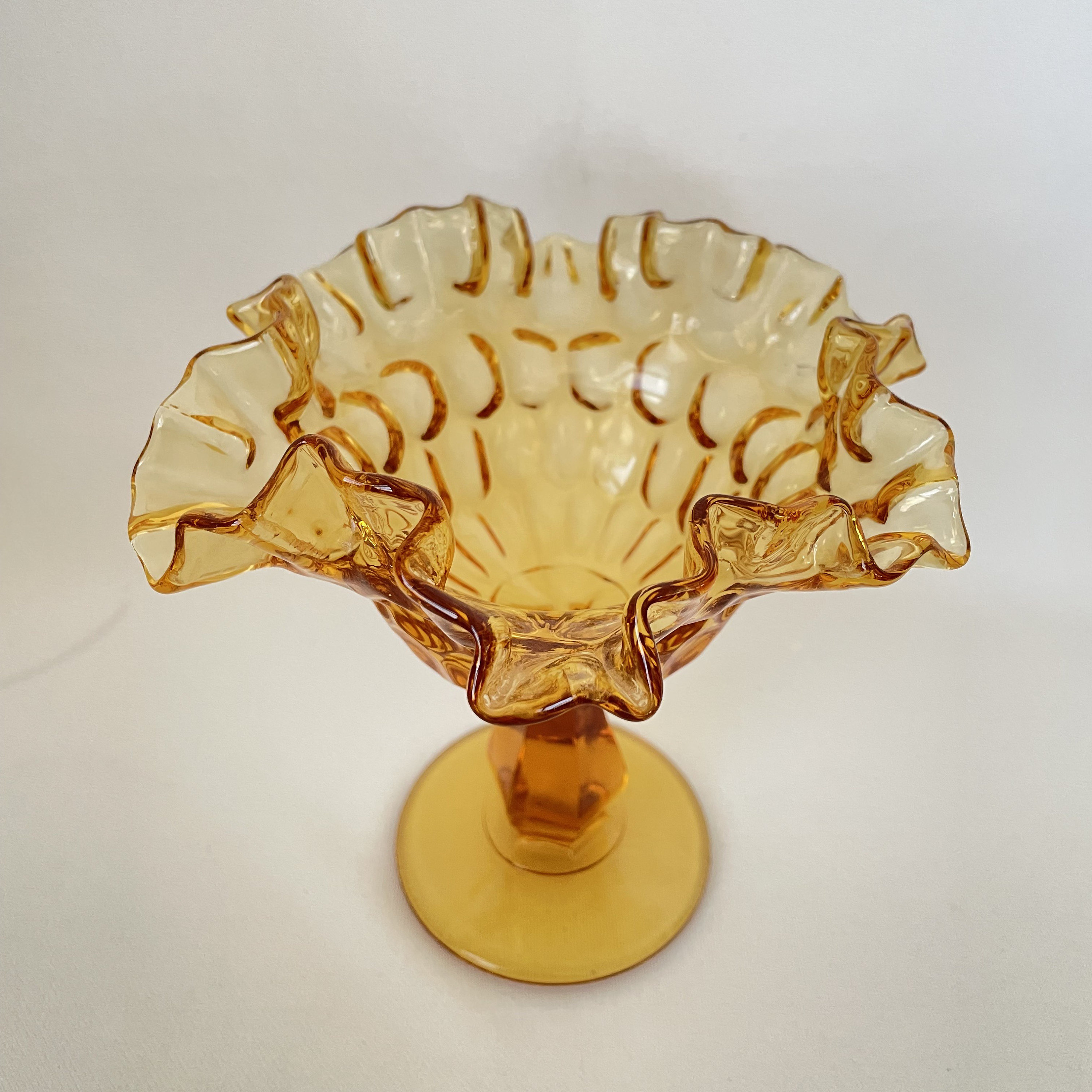 フリル付きフェントン ヴィンテージ アンバー ガラス サムプリント