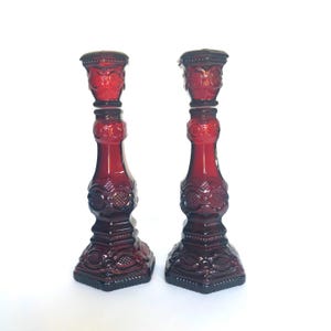 Par de castiçais vintage Avon Cape Cod vermelho rubi - Decantadores - Garrafas