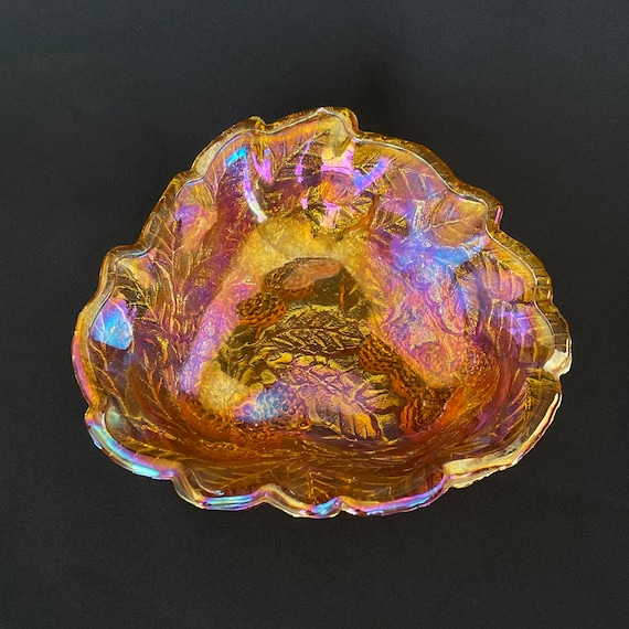 Large Carnival Glass Bowl (DEB) Large Carnival Glass Bowl (DEB)