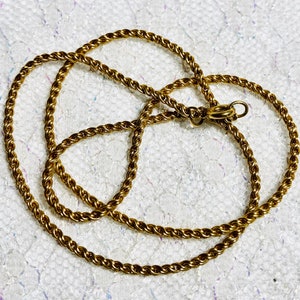 Vintage thick wheat link twist 12k gold filled chain. Hallmarked 12k GF. 15.5 inches long. Stiff chain, wont tangle.