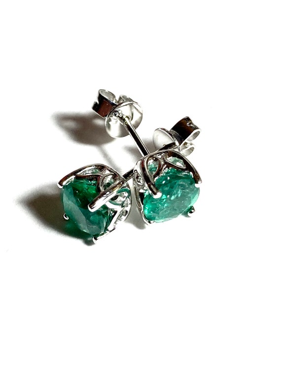 10k columbian emerald earrings in 10k solid white 