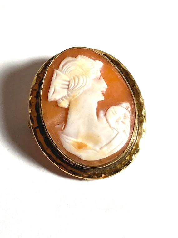 Antique Edwardian conch shell cameo brooch. - image 1