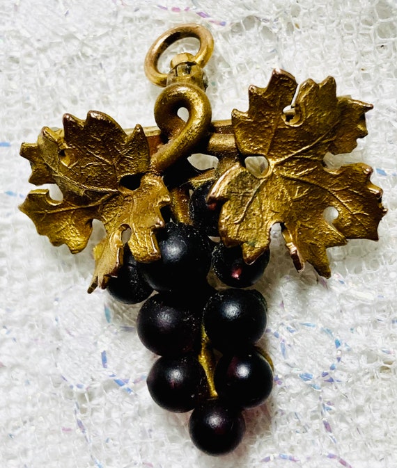 Georgian 15k & pinchbeck grape cluster brooch. 15… - image 2