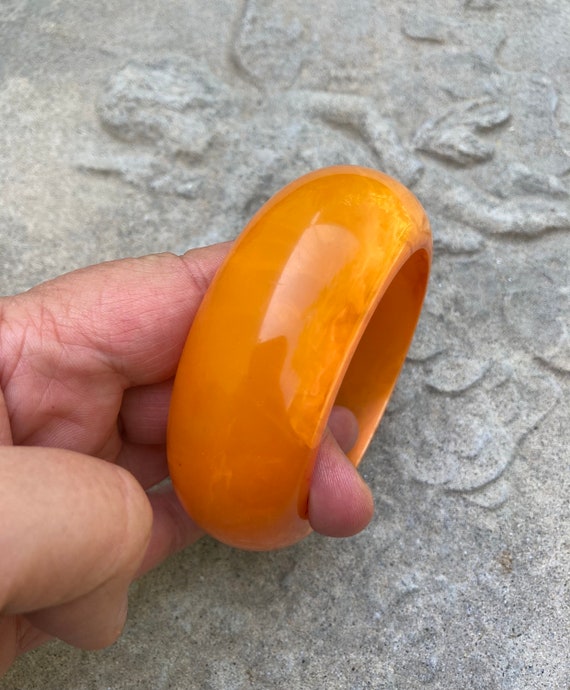 Bakelite orange swirl end of the day chunky bangl… - image 3