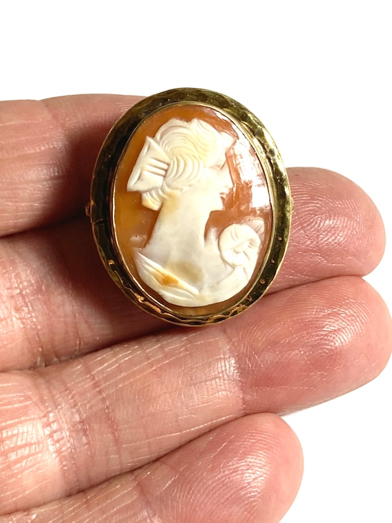 Antique Edwardian conch shell cameo brooch. - image 2