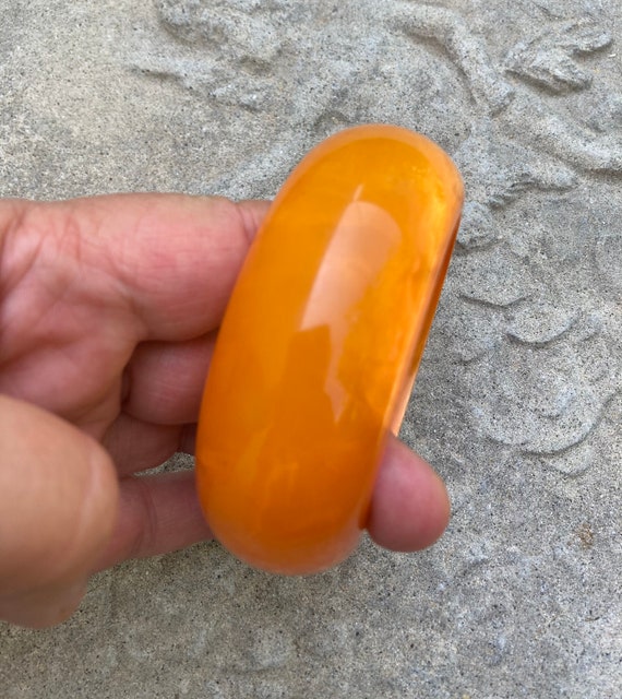 Bakelite orange swirl end of the day chunky bangl… - image 4