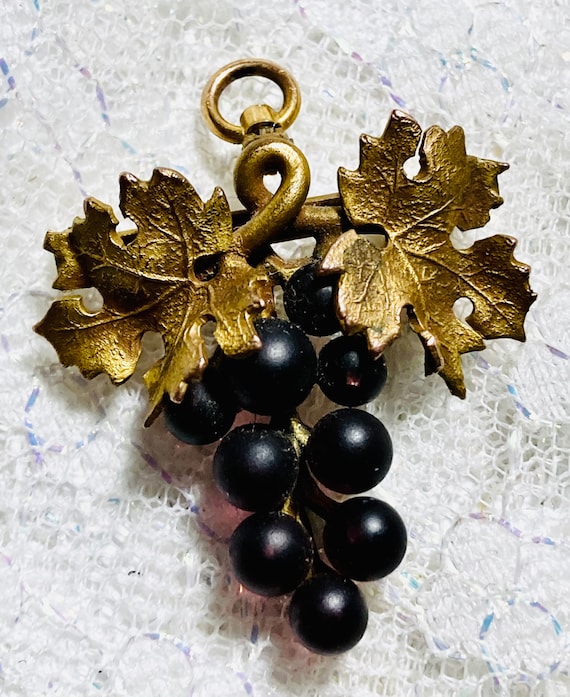 Georgian 15k & pinchbeck grape cluster brooch. 15… - image 1