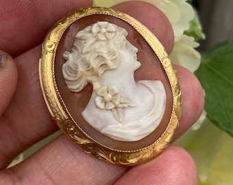 Antique Victorian 10k solid gold cameo brooch - hand carved conch shell pendant combo. Authentic antique cameo in museum quality!