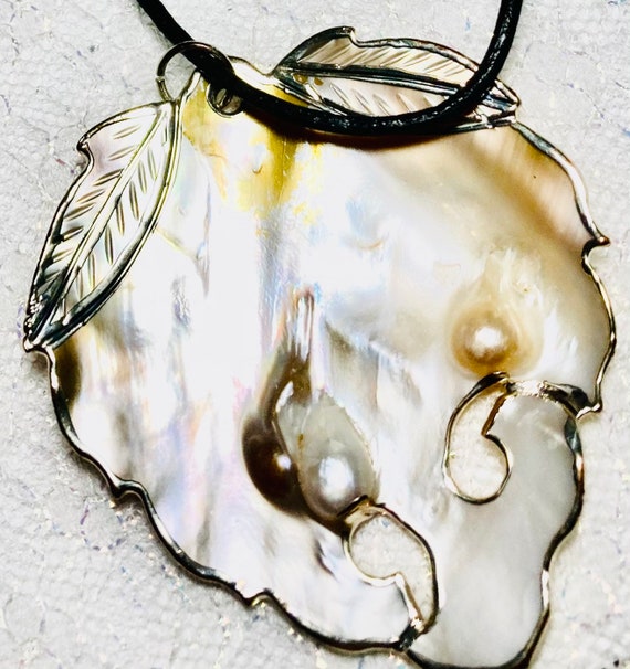 14k freshwater shell pendant necklace Blister pea… - image 5