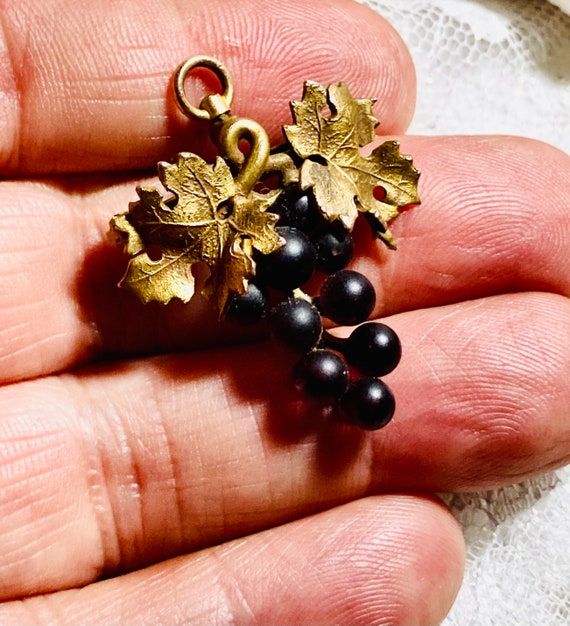 Georgian 15k & pinchbeck grape cluster brooch. 15… - image 4