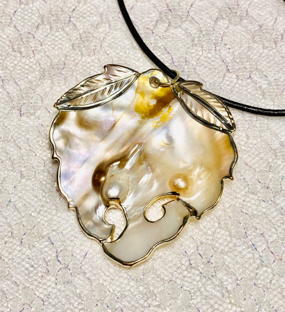 14k freshwater shell pendant necklace Blister pea… - image 8