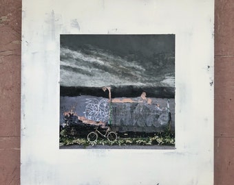 Origineel werk | Acrylverf | Fotocollage | Grafitti | Fiets | fiets | Stormachtige lucht | Kunst aan de muur | Ontwerp