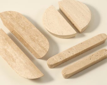 Långa skåpshandtag i naturlig travertin, specialgraverade beige travertin lådhandtag, kalkstens garderobshandtag