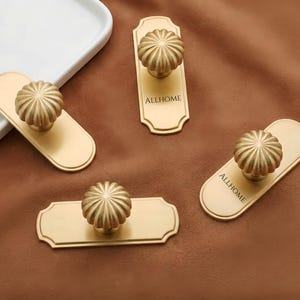 ゴールド真鍮パンプキンキャビネットハンドルプル、カスタム彫刻ヴィンテージ引き出しプルハンドル、ゴールドドレッサーノブ、ワードローブプルノブ、食器棚ハンドル