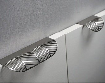 handbolsas with silver hardware