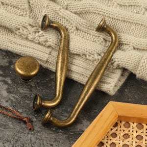 Aged brass Drawer pull handle Dresser knob pull, Vintage Wardrobe handle knob, Antique Brass Cabinet Handles Pulls, Cupboard pulls Home deco