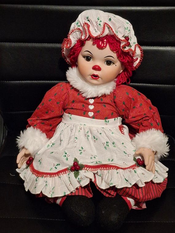 Vintage Marie Osmond doll Kissy Mistle in Christmas outfit 15" height (sitting) Vintage Marie Osmond doll Kissy Mistle in Christmas outfit 15" height (sitting)