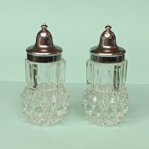 Vintage Indiana Clear Glass Diamond Cut Salt & Pepper Shakers.