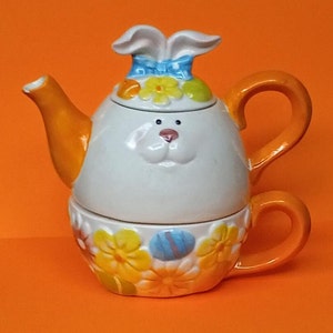 Vintage Bunny Rabbit Teapot and Mug combination Easter or Mothers day gift idea