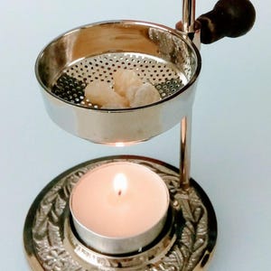 Brass Resin Incense Burner for Home Meditation Yoga Tea Light Candle Burner for Spa Decor Silver Aromatherapy Incense Holder for Bakhoor