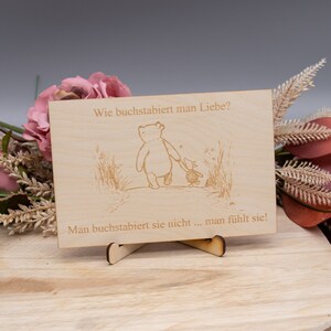 Holzkarte Bär mit Schweinchen- Liebe buchstabieren - 10x15cm