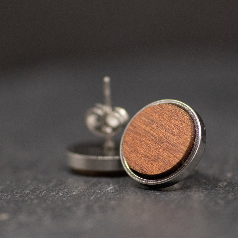 Elegant wood stud earrings with stainless steel border round wood color selectable diameter 14 mm or 12 mm