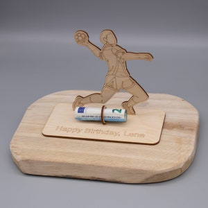 Geldgeschenk Handball aus Holz personalisiert Bild 6