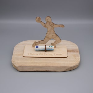 Geldgeschenk Handball aus Holz personalisiert Bild 5