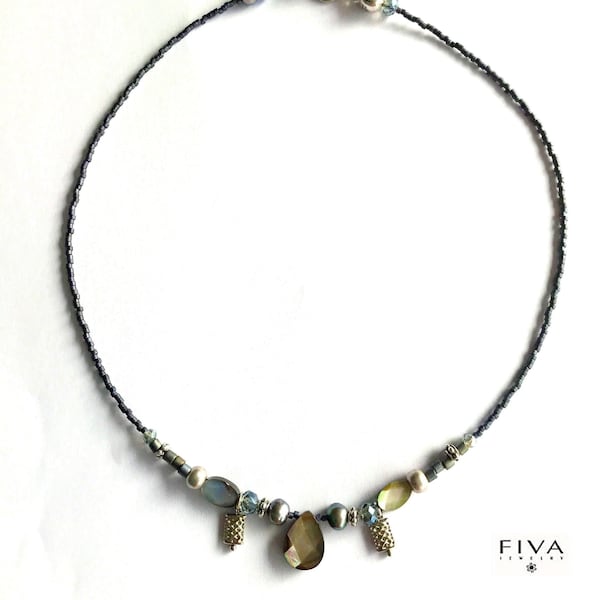 Fiva necklace blue-grey mother-of-pearl