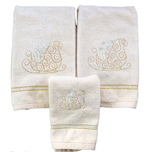 Vintage Santens Holiday Christmas Gold Silver Sleigh Face And Hand Towels