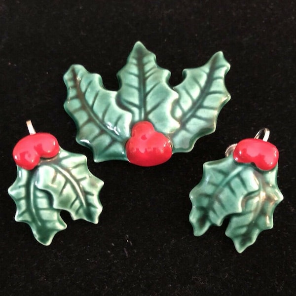 Vintage Holland Mold Holly Christmas  Pin And Screw  Back Earrings Green Red EUC