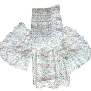 Vntage St Moritz Country Cottage Chic Floral Romantic Bedspread  3 Ruffled Shams