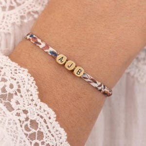 Bracelet liberty personnalisé avec perles cubes à graver en acier inoxydable • Bracelet personnalisé pour maman, marraine...