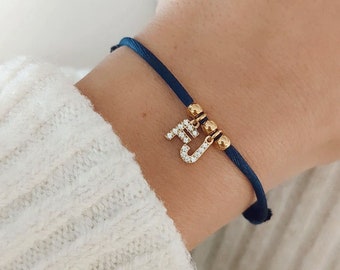 Bracelet personnalisé en cordon avec charm de petites lettres zircon • Bracelet prénom, Cadeau naissance Cadeau maman Fête des mères