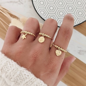 Bague Délice Bague fine ajustable avec breloque ronde, en coeur ou étoile en acier inoxydable pour femme image 1