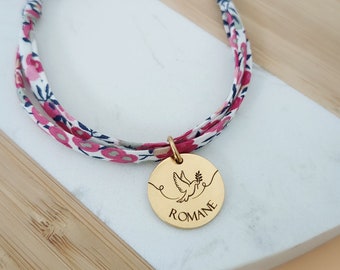 Bracelet personnalisé en liberty avec médaille de baptême ou communion - Bracelet avec colombe, cadeau religieux pour enfants et adulte