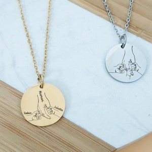 Collier personnalisé avec mains maman et enfant à graver • Collier naissance, Cadeau naissance, Cadeau maman, Saint Valentin, fête des mères