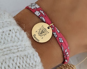 Bracelet personnalisé en coton liberty avec une médaille signe du zodiac - Bracelet prénom, Cadeau naissance, Maman, Fête des mères