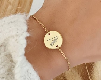 Bracelet avec médaille à graver en acier avec sa lettre florale • Bracelet personnalisé, Cadeau naissance, Cadeau maman, Saint Valentin