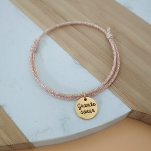 Bracelet personnalisé en cordon coton liberty avec médailles dorées à graver Bracelet prénom, Cadeau naissance Cadeau maman Fête des mères image 2