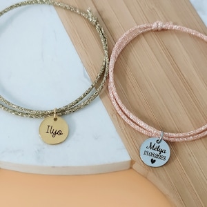 Bracelet personnalisé en cordon coton liberty avec médailles dorées à graver Bracelet prénom, Cadeau naissance Cadeau maman Fête des mères image 1