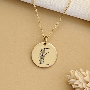 Colar customizável com inicial floral para ser gravada em medalha de aço • Colar personalizado para mamãe, madrinha, presente de nascimento...