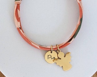 Personalisiertes Liberty-Armband aus Baumwollkordel mit Engel und Medaille zum Gravieren • Geschenk zur Geburt, Taufe, Kommunion, Konfirmation