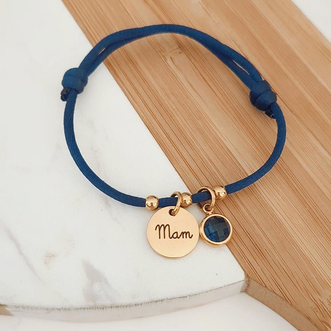bracelet-personnalis-en-cordon-avec-m-dailles-graver-avec-perles-et