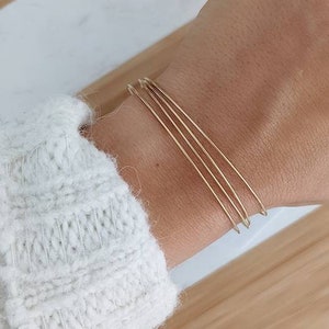 Bangle Bracelet • Thin and smooth bangle in gold stainless steel for women