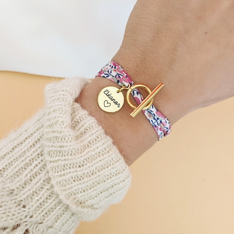 Bracelet personnalisé en cordon liberty avec médaille à graver et grand fermoir Bracelet prénom, Cadeau naissance, maman Fête des mères image 1