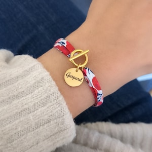 Bracelet personnalisé en cordon coton liberty avec médailles à graver et fermoir • Bracelet prénom, Cadeau naissance, maman Fête des mères