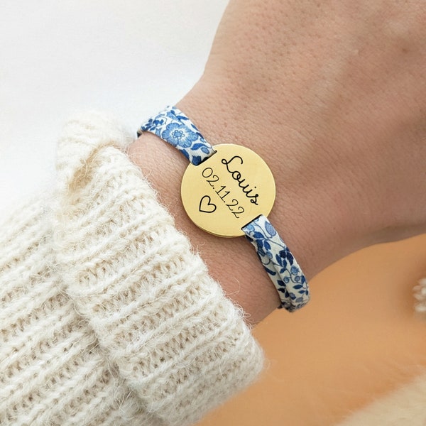 Bracelet personnalisé en cordon coton liberty avec grande médailles à graver • Bracelet prénom, Cadeau naissance, maman Fête des mères