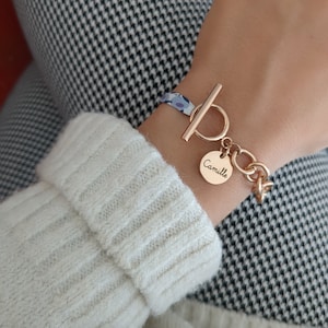 Bracelet personnalisé avec cordon liberty et chaine, médaille à graver et grand fermoir Bracelet prénom, Cadeau naissance, cadeau maman image 1